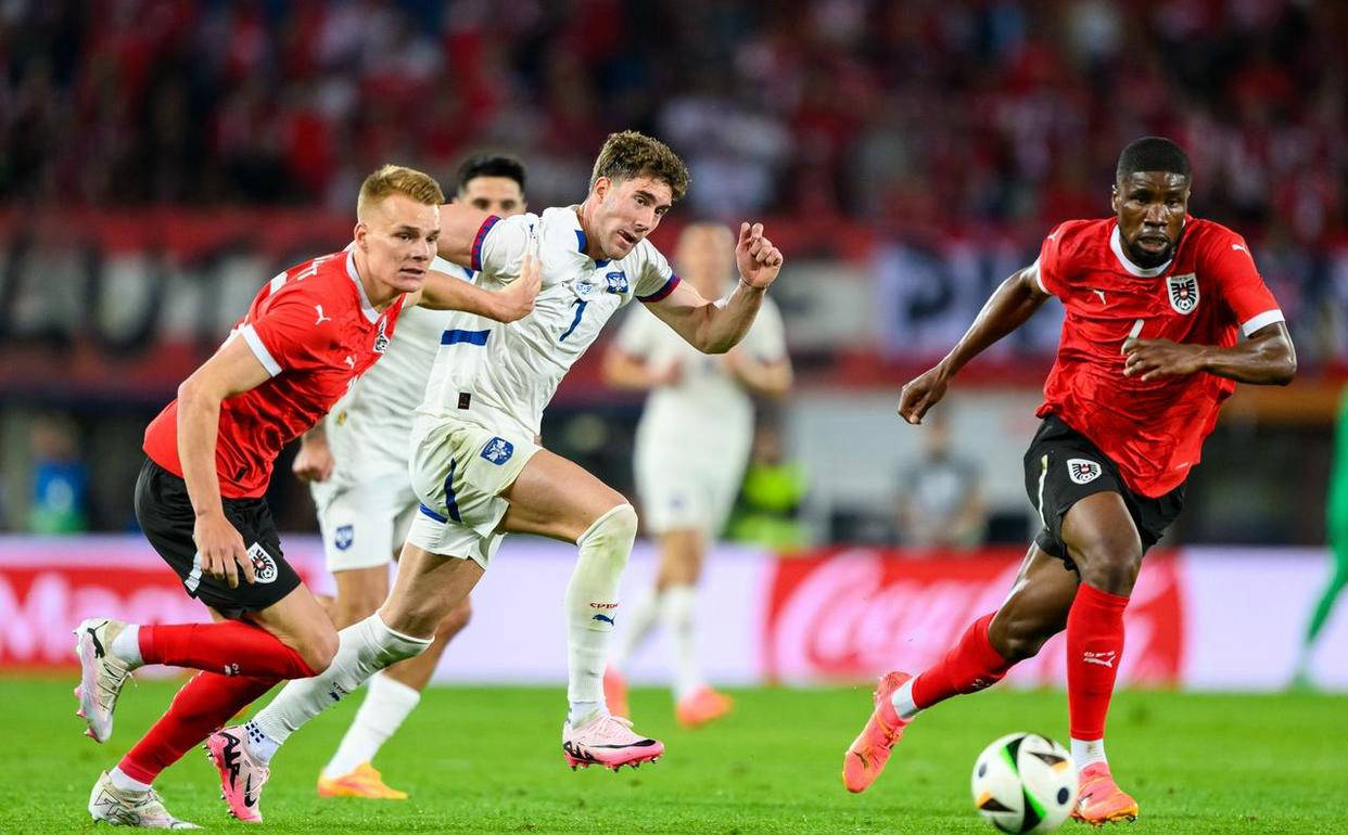 包含赛前门兴格拉德巴赫调整名单以备德甲；迎来里程碑环节打磨；质疑声仍在；临场指挥获称赞的词条